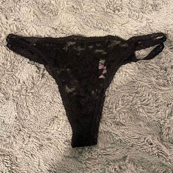 Victoria’s Secret’s VString (black size medium) - Picture 1 of 3